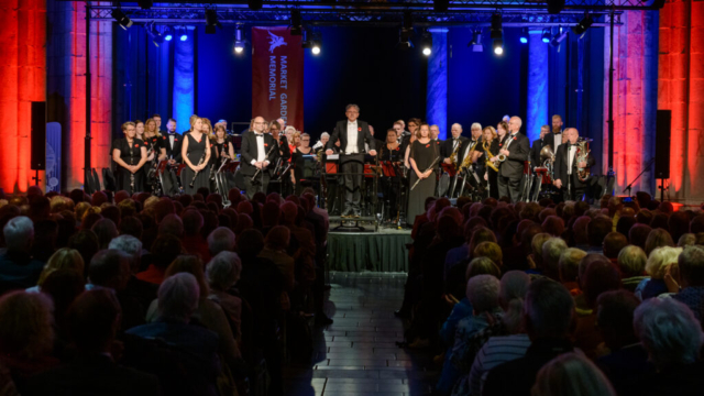 Arnhems Promenade Orkest (APO) met dirigent Peter Smits